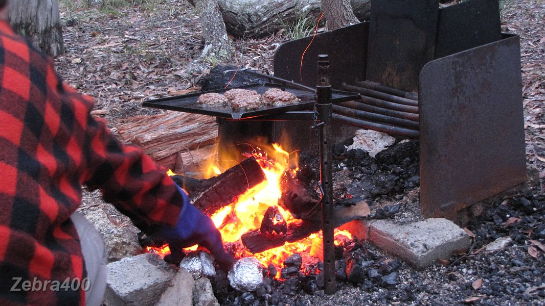 25-Heidi cooks some scrumptious hamburgers in Boonoo Boonoo NP.JPG